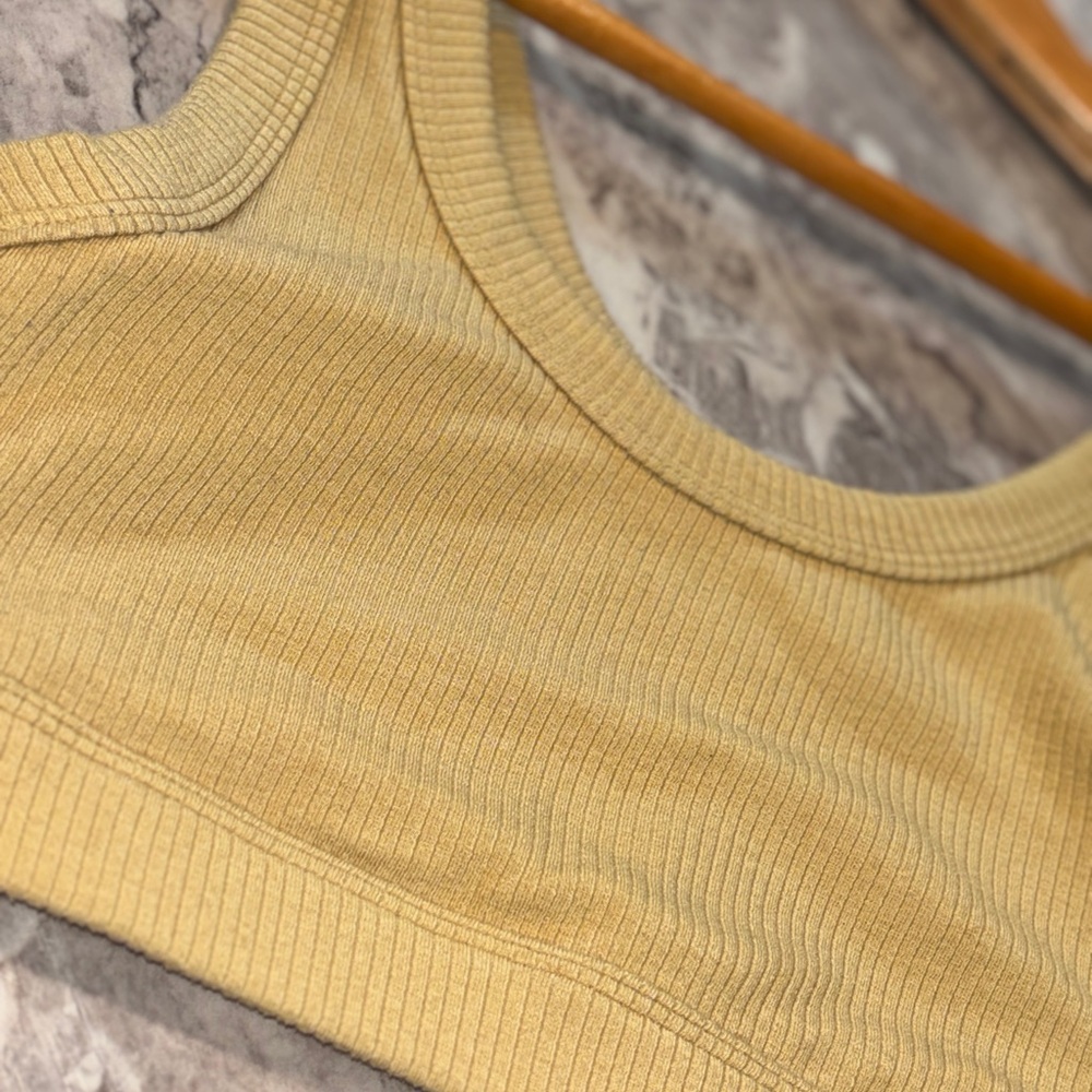 ALO Yoga Ribbed Honey Wellness Bra - Picture 5 of 8